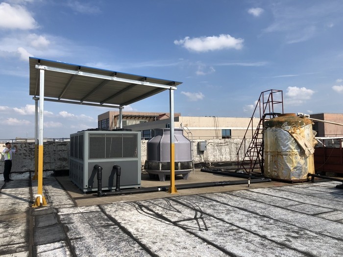 大型風冷冷水機客戶現(xiàn)場