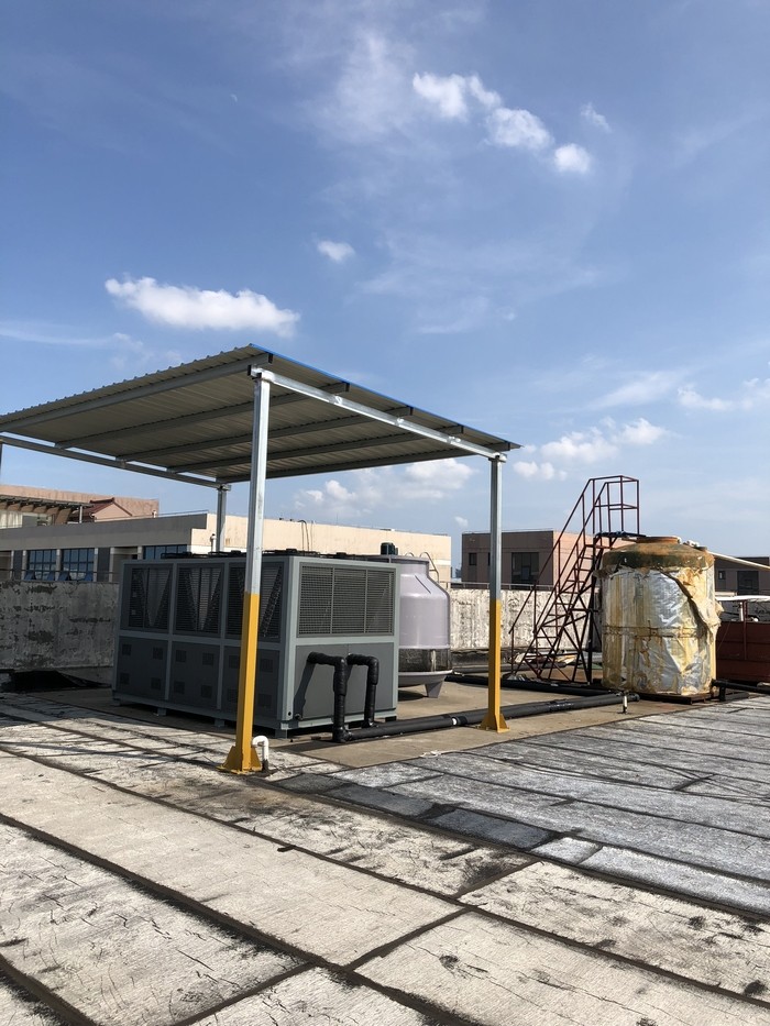 大型風冷冷水機客戶現(xiàn)場